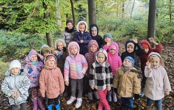 Grupa 0b na jesiennej wyprawie do lasu