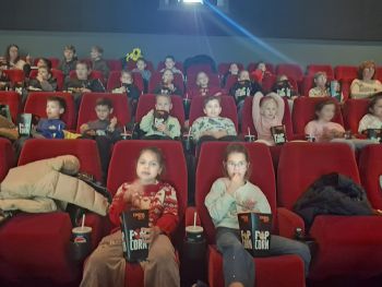 Mikołajkowy wyjazd do kina uczniów klas I-III