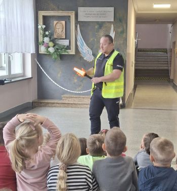 Bezpieczeństwo jest najważniejsze - spotkanie z policjantem